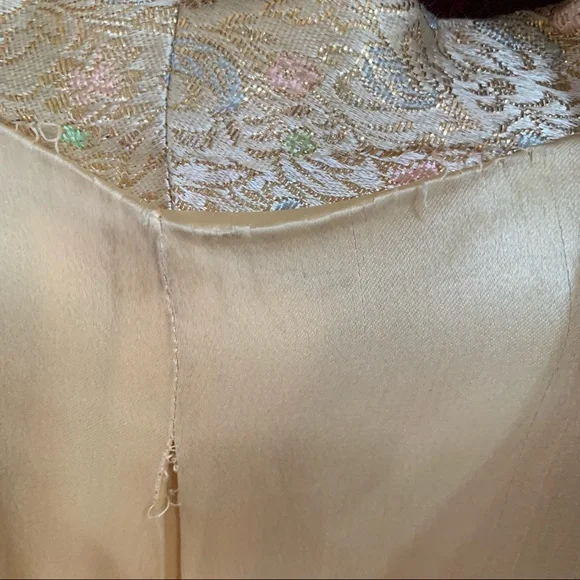 Vintage Bolero Jacket Gold Brocade size Large (-ish?) - Picture 4 of 9